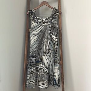 Beautiful and very flattering dress!!!